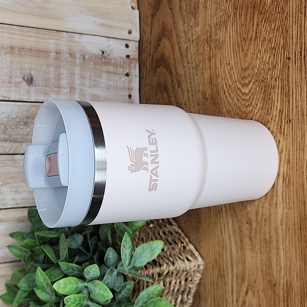 STANLEY The Quencher H2.0 FlowState Tumbler | 20 OZ Rose Quartz